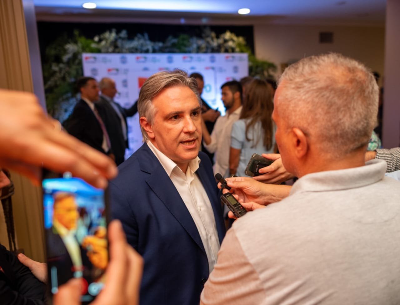 Llaryora visitó la Expoagro