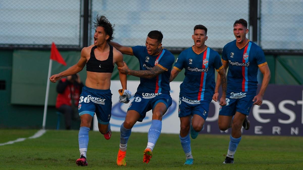 Agónica victoria de Arsenal ante Unión en la lucha por el descenso