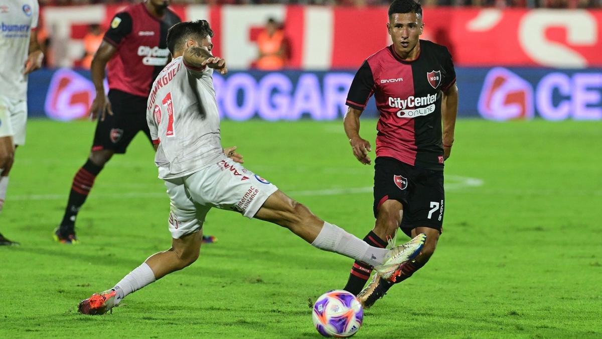 Argentinos, con suplentes, empató sin goles en su visita a Newell’s