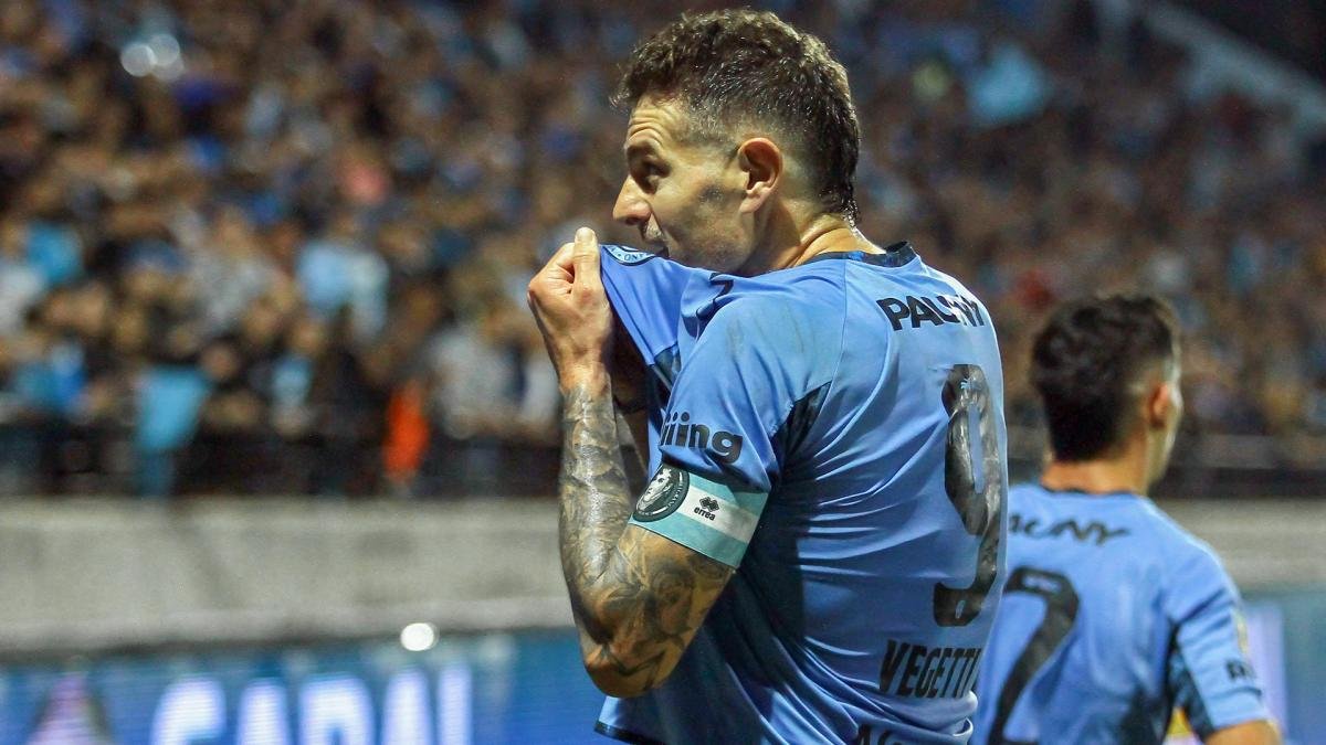 Con un golazo de Vegetti, Belgrano venció a Newell’s y es escolta de River