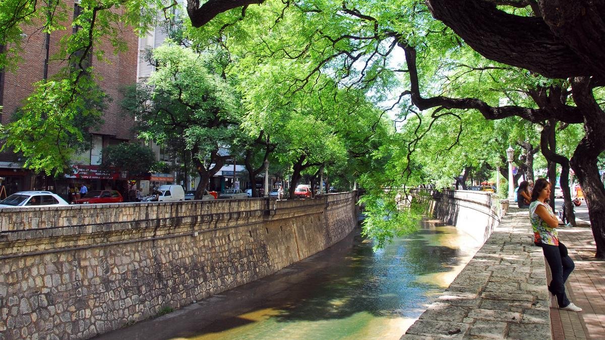 La Caada recorrido obligado cuando transita la ciudad de Crdoba Foto Laura Lescano