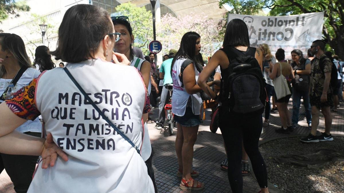 Docentes y estudiantes denuncian el «vaciamiento educativo» en CABA