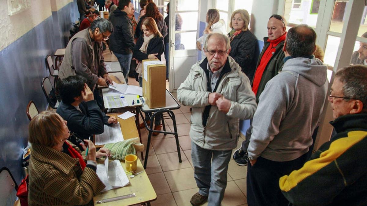 La norma fija el 19 de noviembre como la fecha para una eventual segunda vuelta electoral