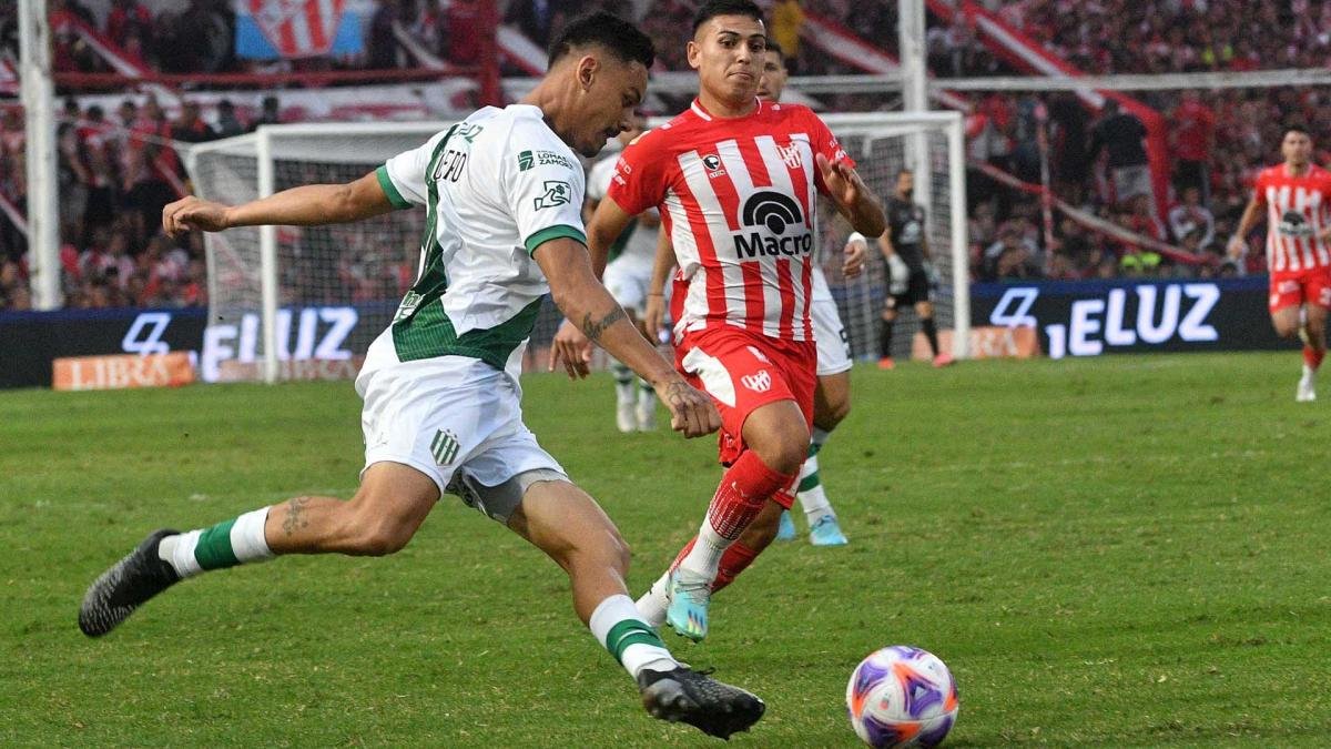 Instituto se lo igualó a Banfield con el tiro del final en Alta Córdoba
