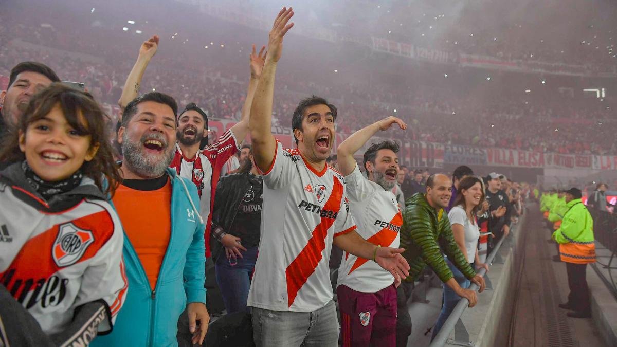 Los socios de River agotaron en pocas horas las entradas para el superclásico