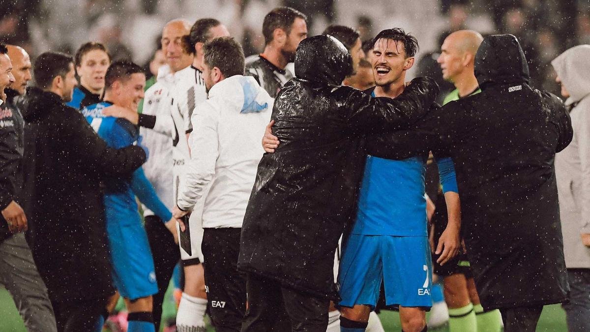 Npoli festeja la victoria ante Juventus sscnapoli 