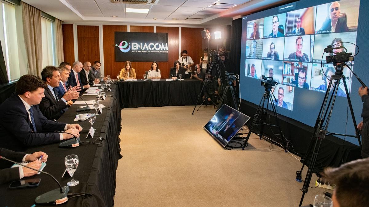 El anuncio cont con la presencia de representantes de las principales compaas del sector que tambin participaron en forma virtual Foto Prensa Economa