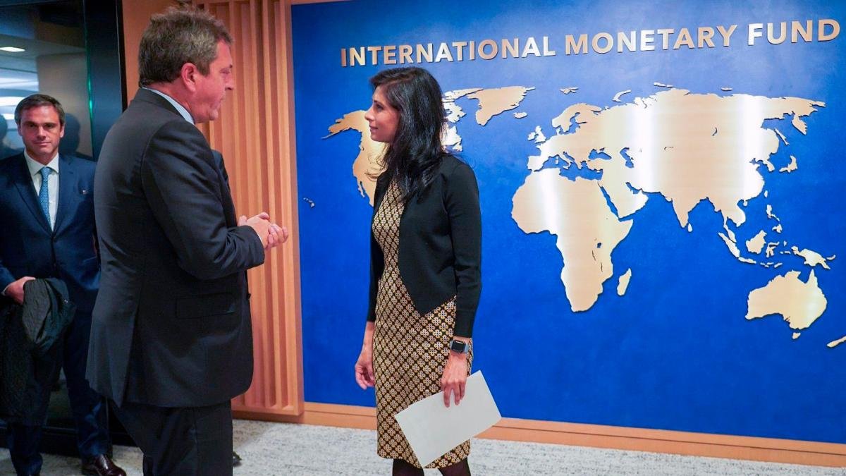 Massa junto con Gita Gopinath Foto prensa