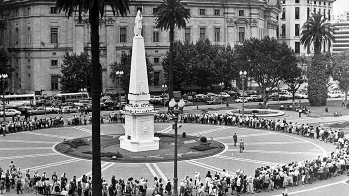El reconocimiento a las Madres de Plaza de Mayo, a 46 años de la primera ronda
