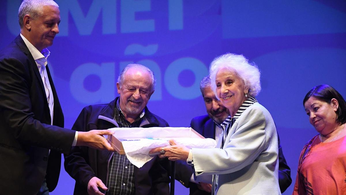 Estela Carlotto Juntmonos dmonos abrazos con aquel que no piensa como uno Foto Alfredo Luna