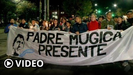 Homenajearon a Carlos Mugica con una marcha de antorchas a 49 años de su asesinato