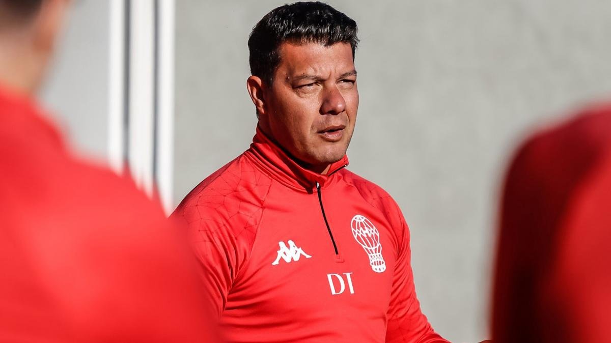 Battaglia en su primera prctica en Huracn 