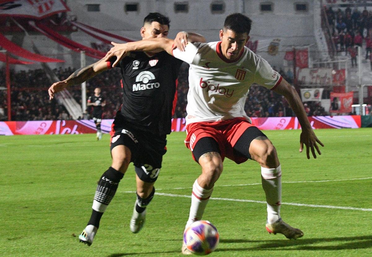 El empate entre la Gloria y el Pincha fue aburrido y sin emociones con ms lucha que juego Foto Laura Lescano