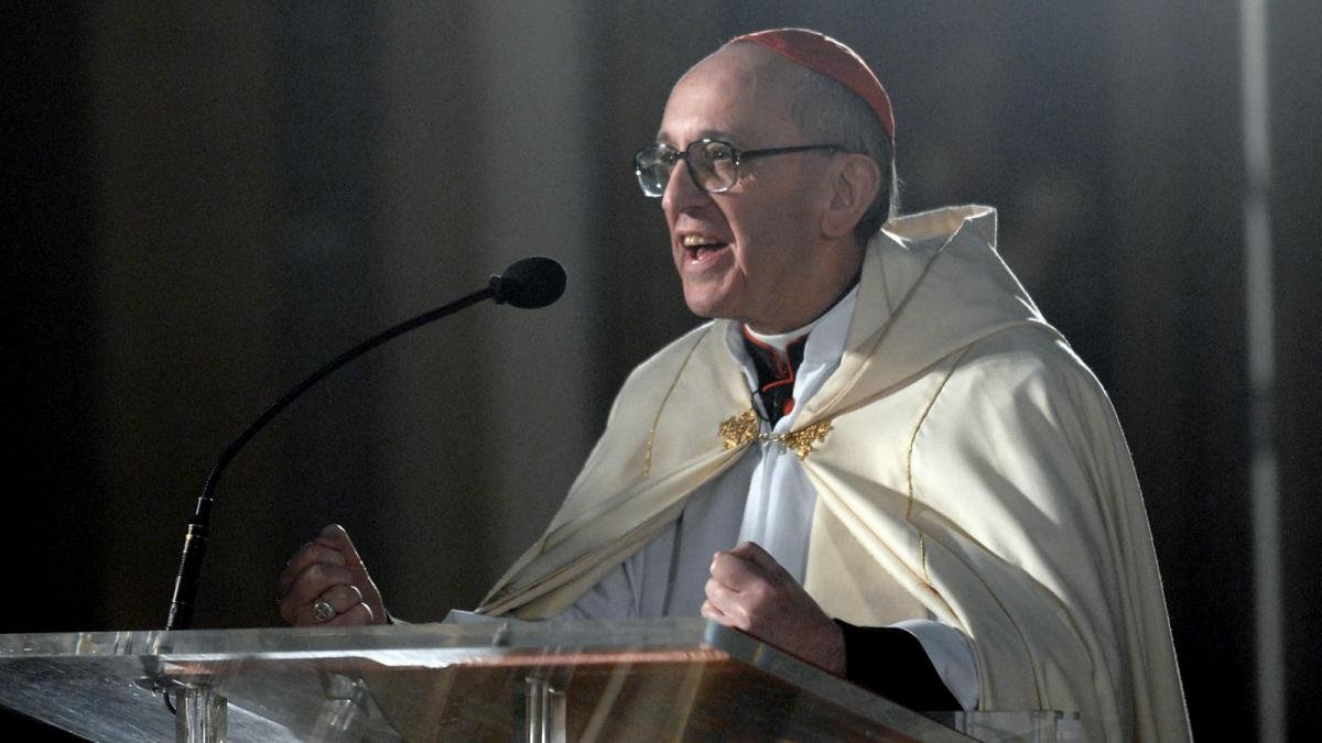 El entonces arzobispo de Buenos Aires pronunci estas palabras durante una ceremonia celebrada en la Catedral metropolitana que cont con la presencia de Nstor Kirchner flamante jefe de Estado que ese da tom posesin del cargo Foto Archivo Tlam