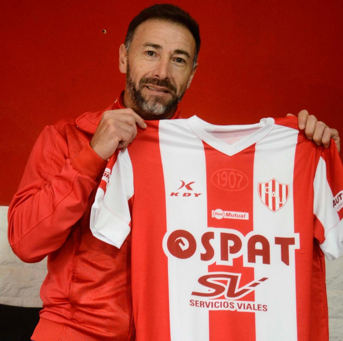 Cristian Gonzlez inici su ciclo en Unin de Santa Fe Foto Luis Cetraro 