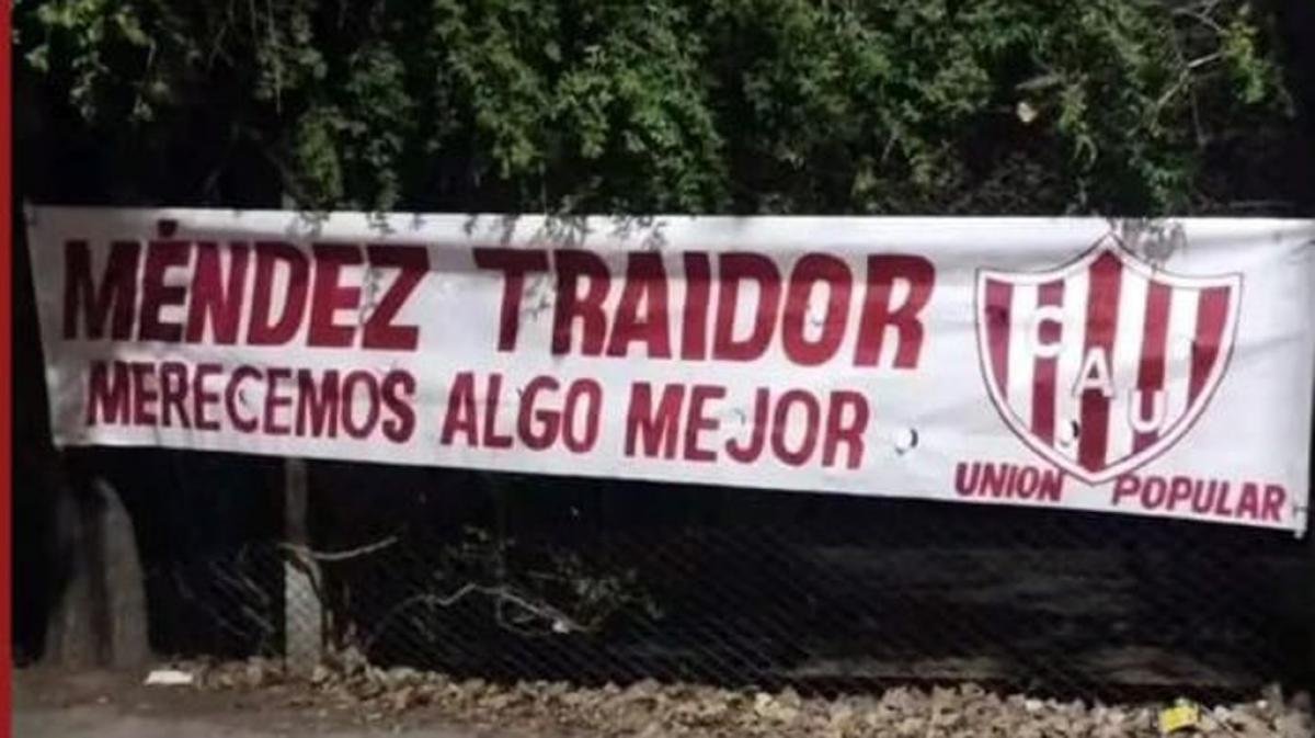La ira de los hinchas de Unin con Sebastin Mndez lleg a Liniers 