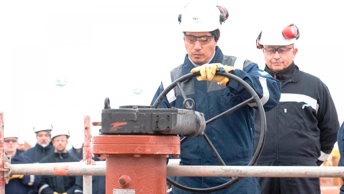 Comenzó el llenado del gasoducto Néstor Kirchner, obra clave para el desarrollo energético