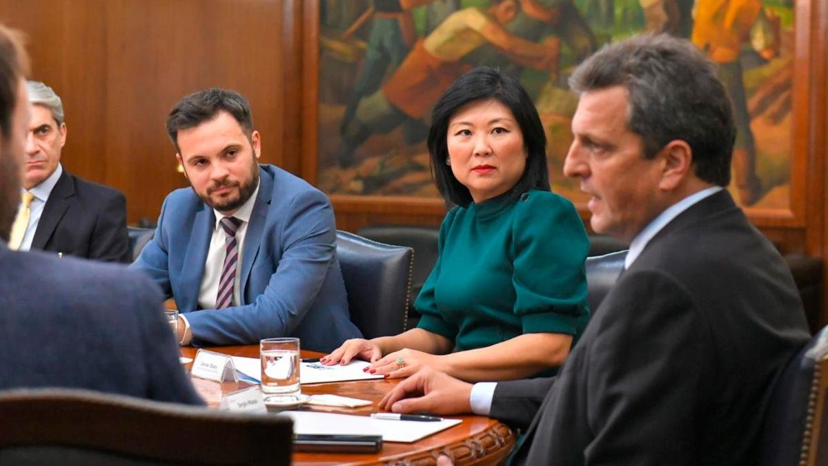 Esta operacin representa un desembolso inmediato de 350 millones de dlares comprometidos por el BID Foto Prensa Ministerio de Economa