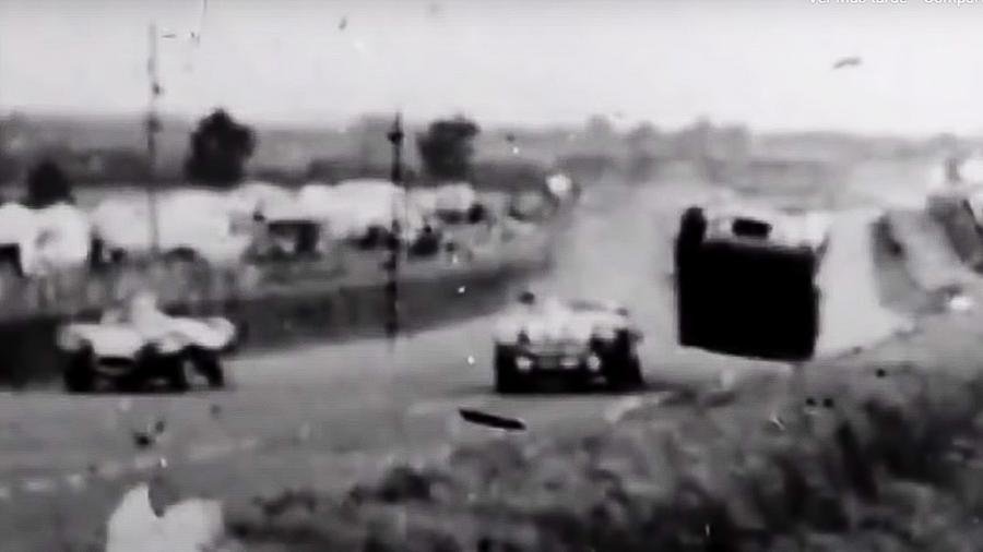 El vehculo de Levegh quien falleci en el acto se estrell contra la tribuna repleta de concurrentes generando una inmensa bola de fuego