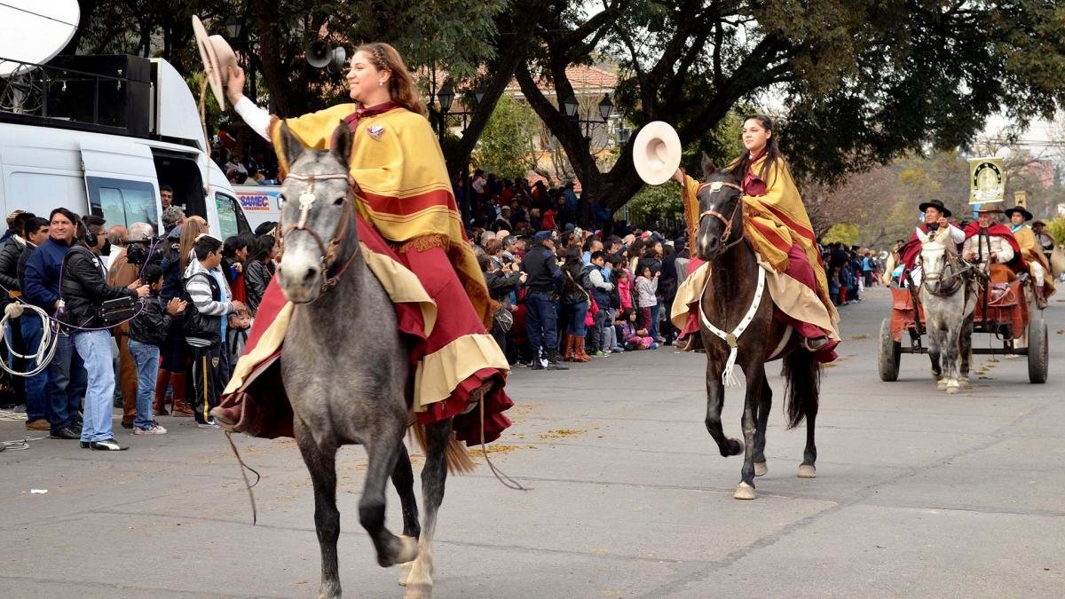 Los festejos por el aniversario de la muerte del general Miguel Martn de Gemes atraen a miles de visitantes en Salta