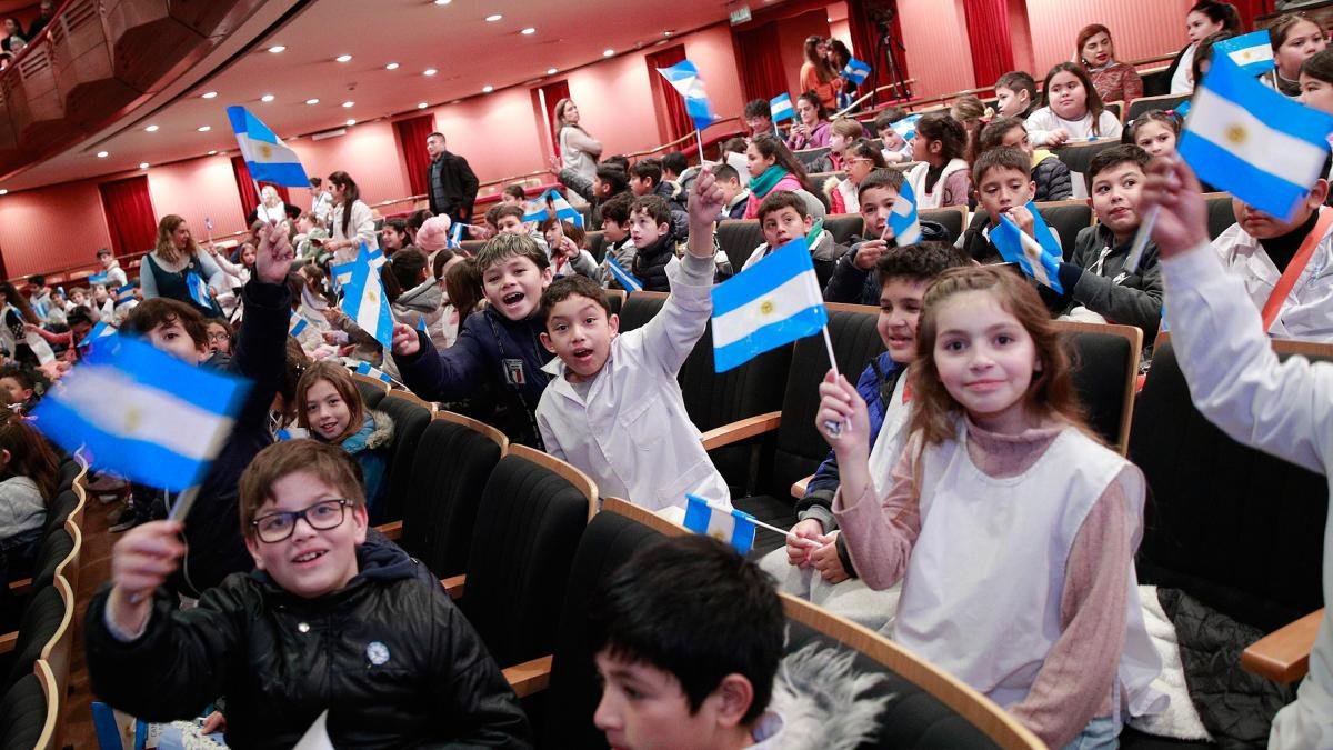 Tenemos el segundo sistema educativo ms grande del continente con 5 millones de alumnos dijo el gobernador Foto Prensa Gobierno Provincia Buenos Aires