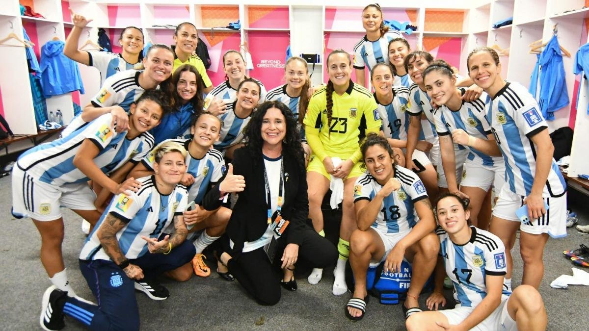 Bogado ya visit al plantel argentino en marzo pasado en una gira de la albiceleste Foto TW ARGenNZ