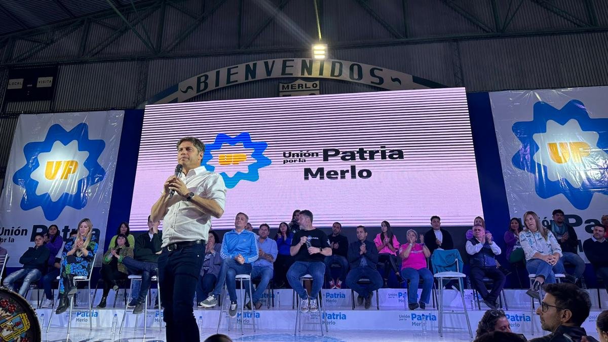 Acto en Merlo donde el intendente Menndez present los precandidatos que UxP tendr en el distrito en las PASO Foto TW