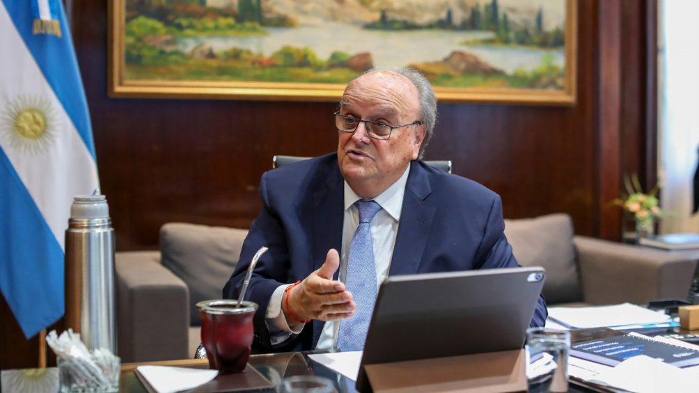 De Mendiguren: la salida de la deuda con el FMI «no es enfriando la economía en Argentina»