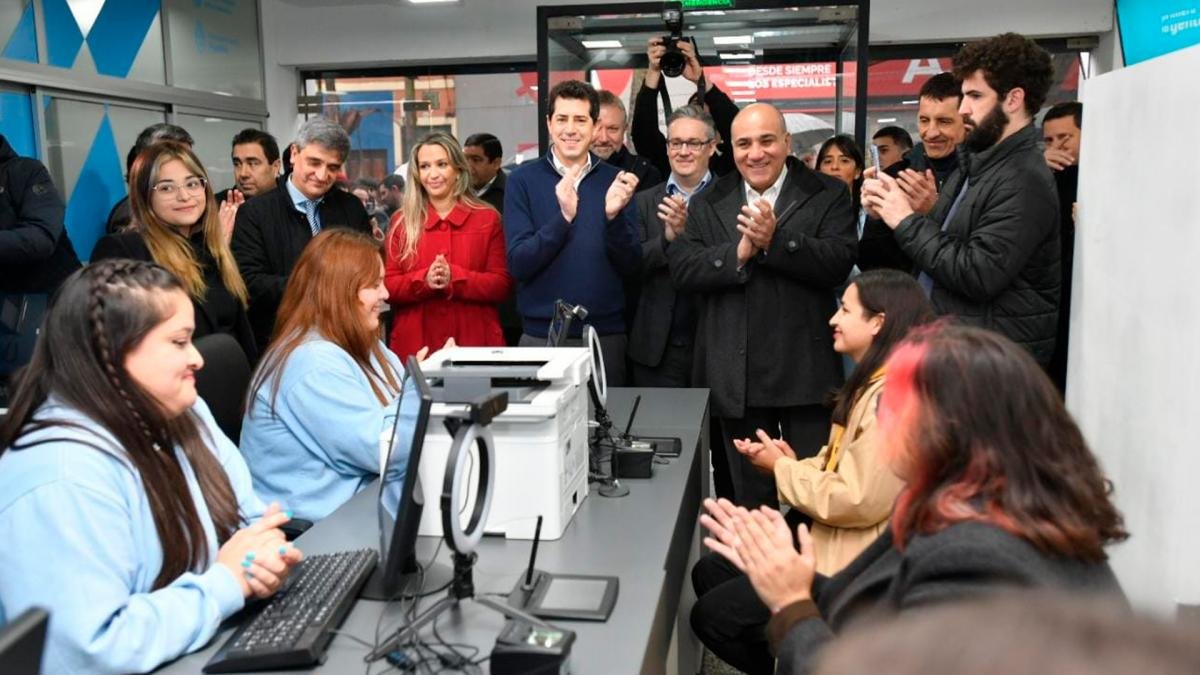 En la presentacin estuvo Juan Manzur Foto Twitter Eduardo de Pedro