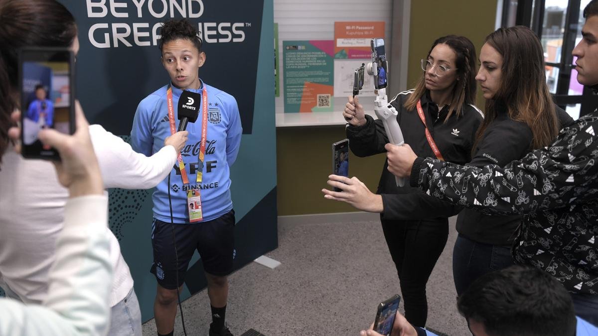 Cruz en la rueda de prensa y antes del debut ante Italia del lunes Foto Julian Alvarez