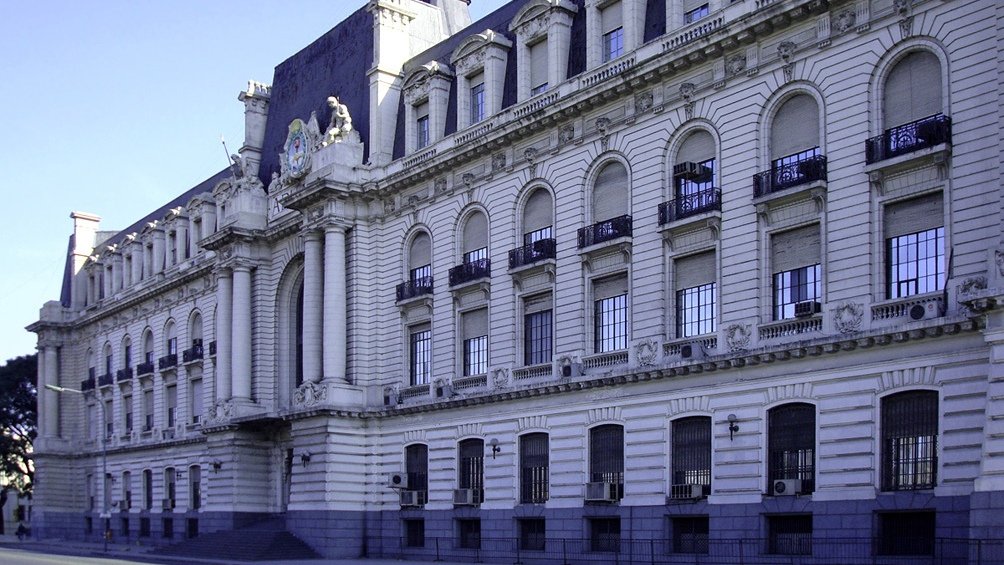 La Direccin General de Aduanas denunci una flagrante sobrefacturacin de importaciones por parte de la petrolera Razen Foto Archivo