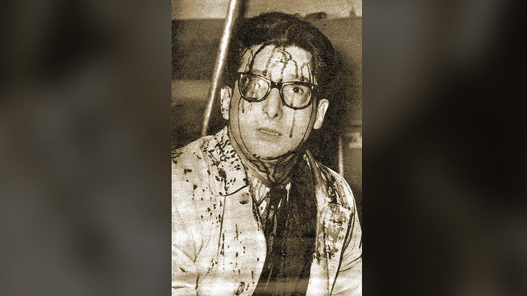 Los uniformados golpeaban con saa a docentes y estudiantes y hubo 400 detenidos