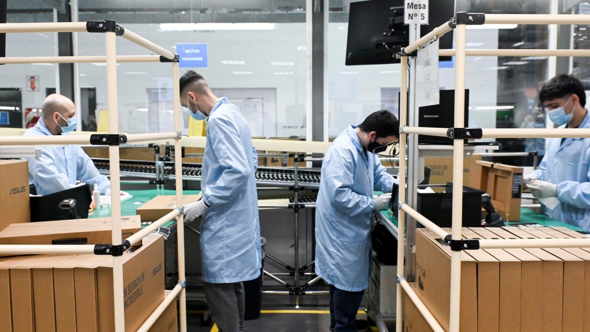 La planta de Asus Argentina en Parque Patricios Foto Leo Vaca