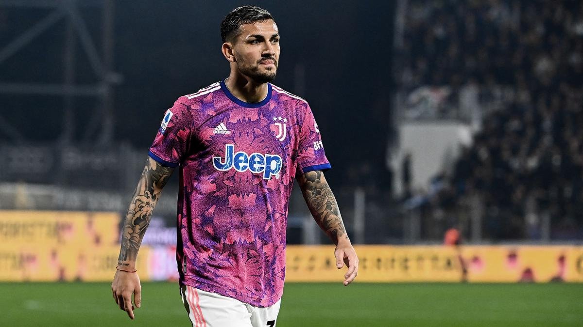 Paredes con la camiseta de Juventus AFP