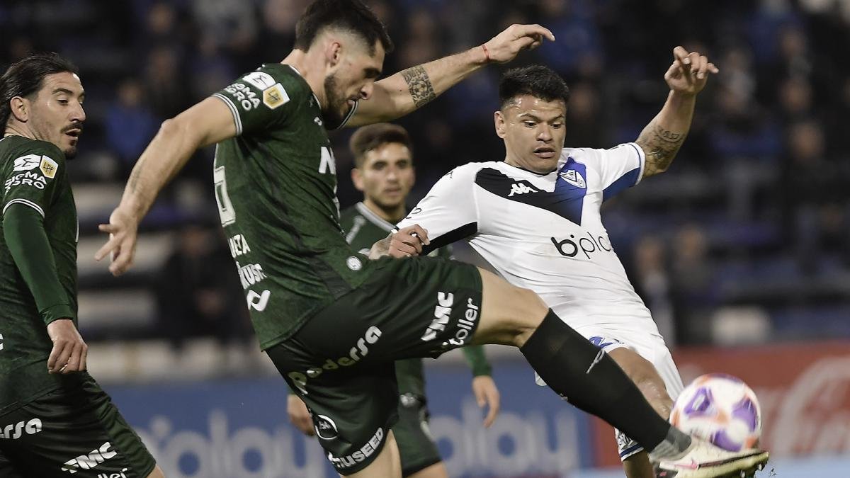 Sarmiento recibe a Vlez Foto Maximiliano Luna