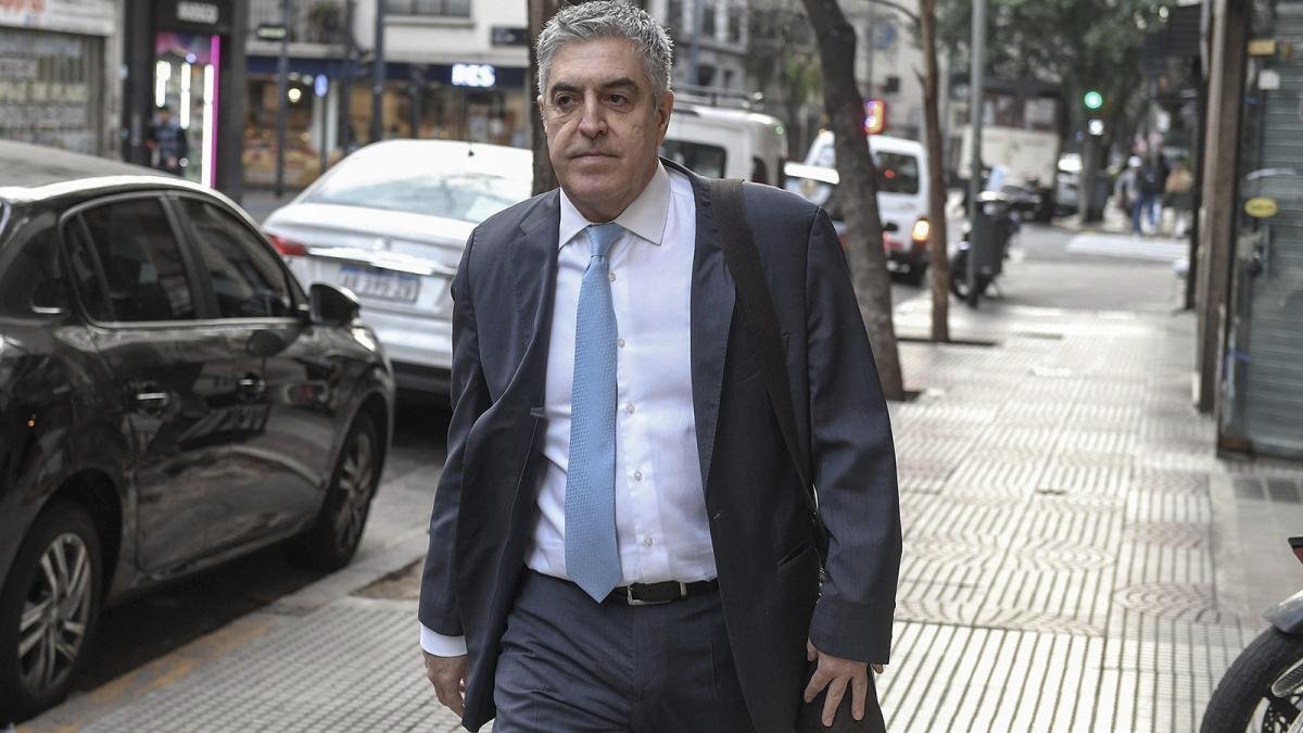 Economía denunciará a proveedores de CABA por manipular el dólar blue