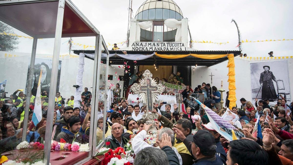 La Fiesta Chica del Seor de los Milagros de Mailn con miles de peregrinos de todo el pas Foto Emilio Rapetti