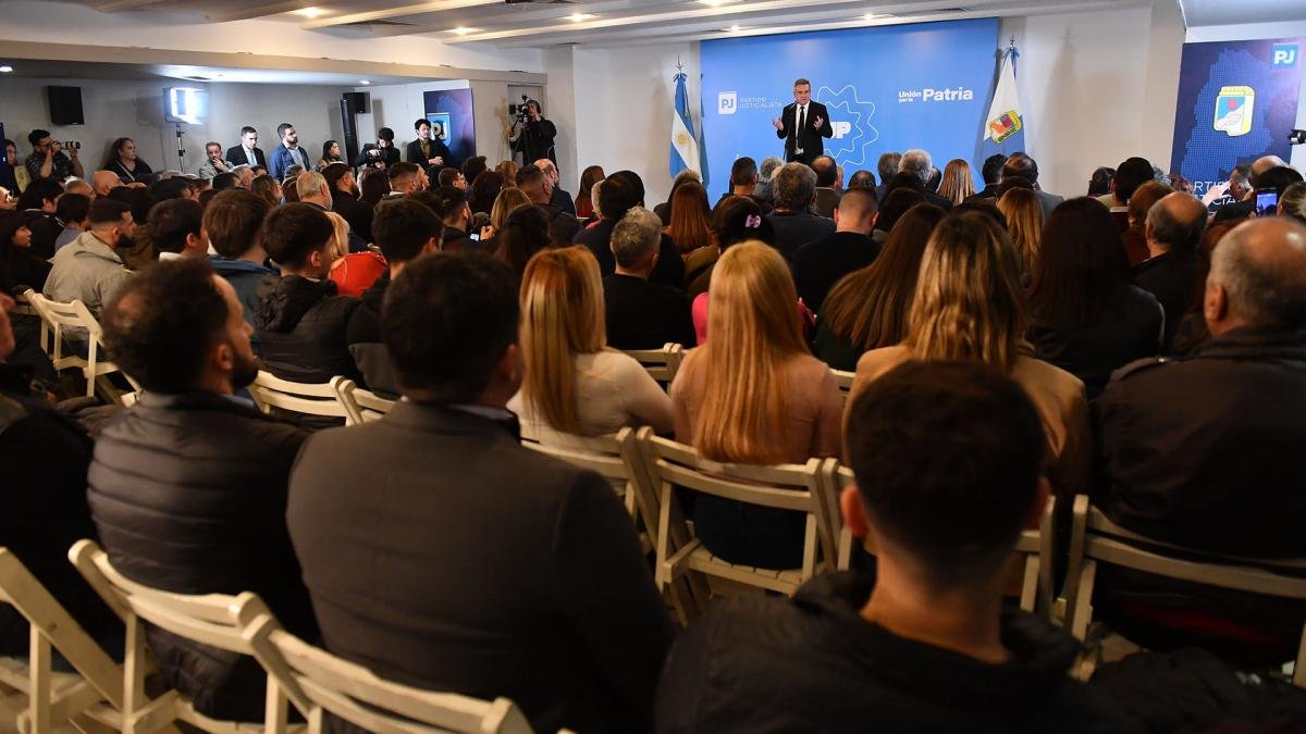 Rossi habl ante dirigentes y militantes desde la sede nacional del PJ Foto Maximiliano Luna