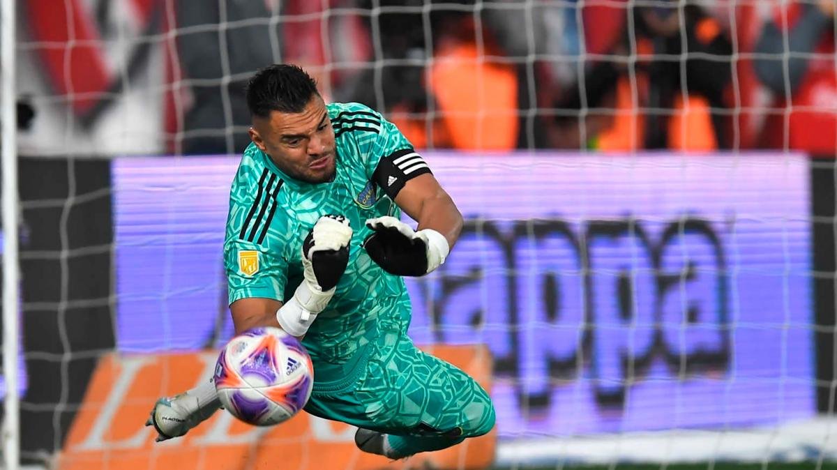 Romero podra ser suplente y Javier Garca ocupara su lugar en el arco Foto Fernando Gens