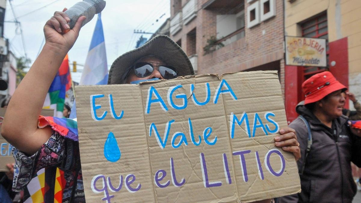 Las protestas tambin estuvieron dirigidas al cuidado del Medio Ambiente un tema candente en la nueva Carta Magna jujea Foto Edgardo Valera