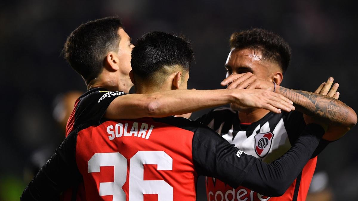 Festejo de Pablo Solari ante Banfield Foto Maximiliano Luna 