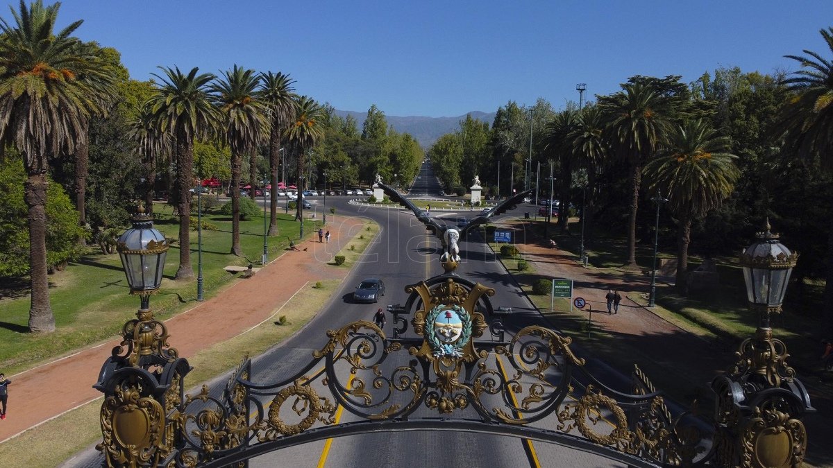 Portones del Parque San Martn en la capital mendocina Foto Ramiro Gmez