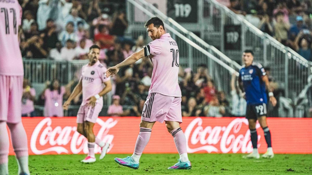 Inter Miami, con Messi que entró desde el banco, perdió y quedó eliminado