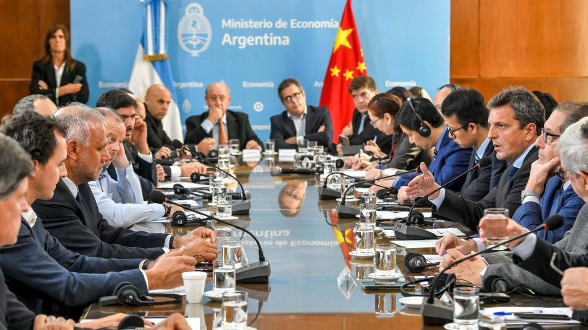 En abril Massa se reuni con funcionarios chinos Foto Archivo Ministerio de Economa