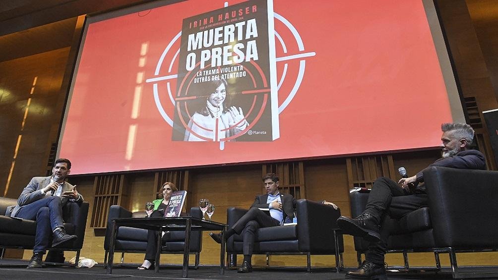 Con Kicillof en el panel, se presentó el libro «Muerta o presa» del ataque a Cristina