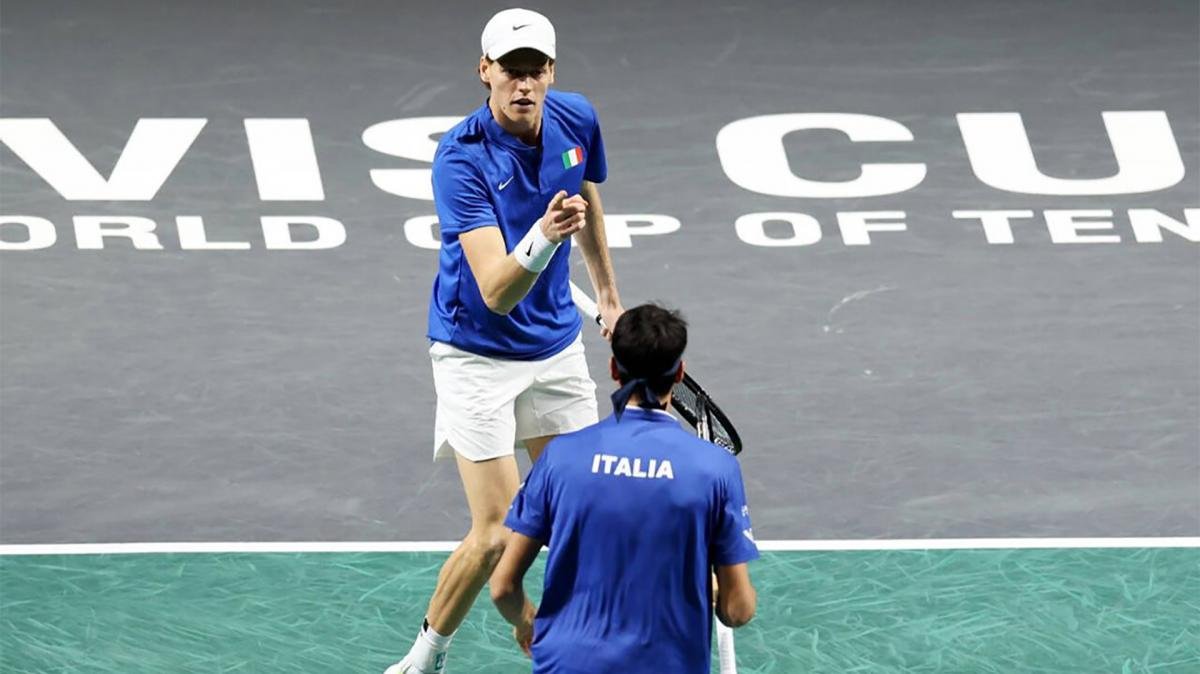 Los italianos Jannik Sinner y Lorenzo Sonego le dieron una victoria histrica a su pas Foto X DavisCup
