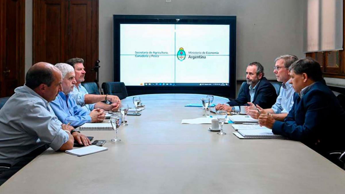 Bahillo en su reunin con referentes de Milei Foto Prensa