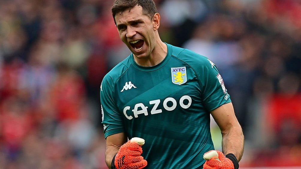 Emiliano Dibu Martnez se desempea en el Aston Villa Foto AFP
