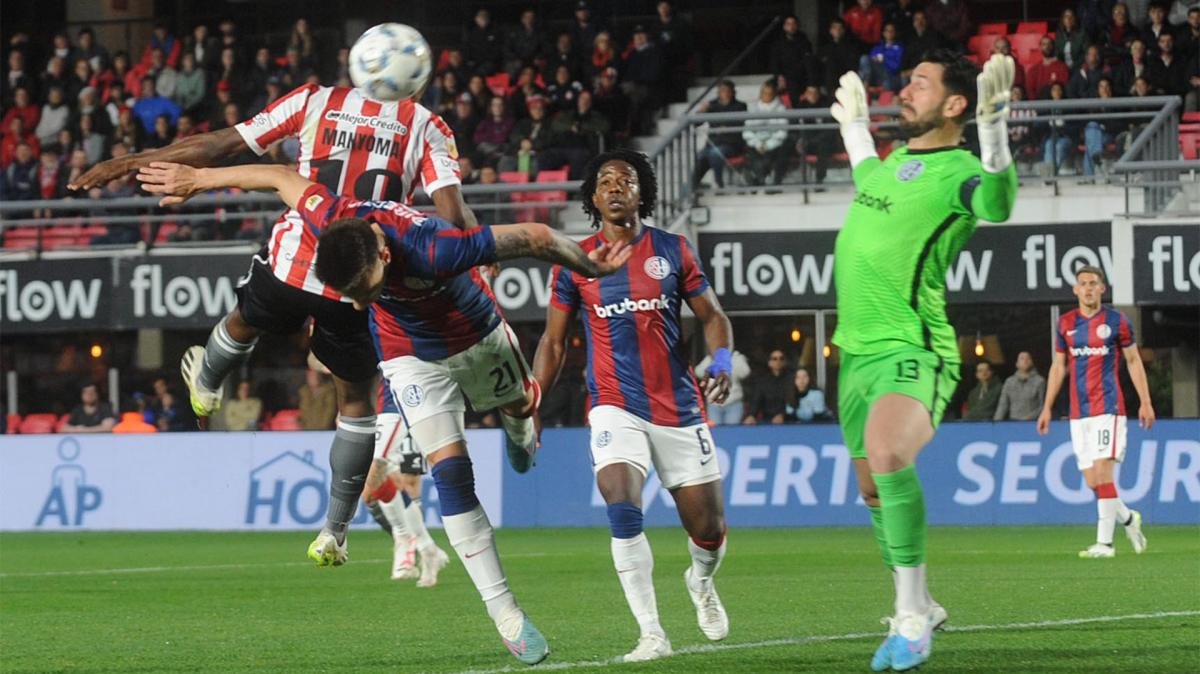 Augusto Batalla es del agrado de Costas para reforzar el arco de la Academia Foto Eva Cabrera
