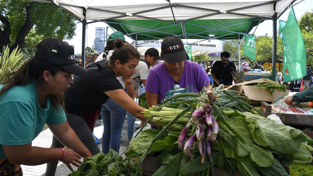 Los trabajadores de la economa popular llevan sus productos a la Plaza Congreso Foto Eliana Obregn 